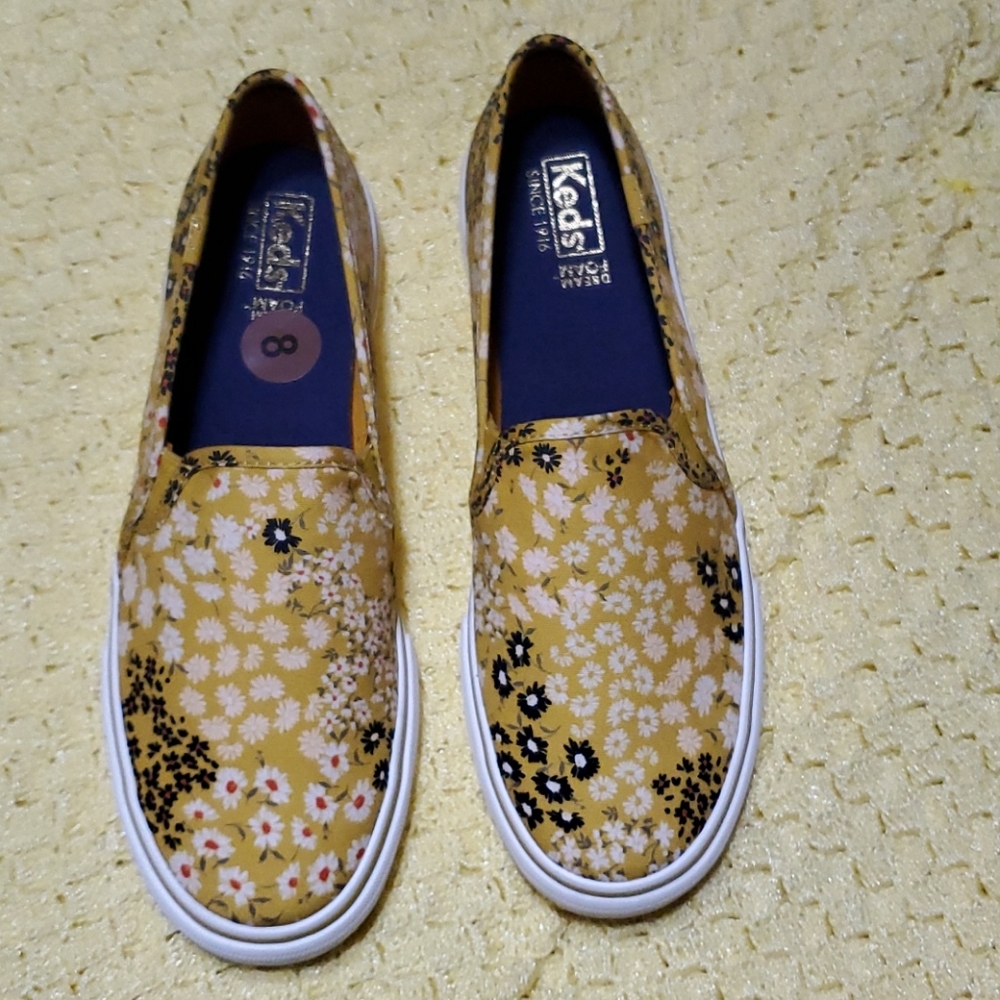 Womens flowers shoe size 8